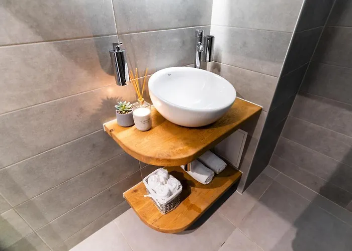 Апартаменты Lozenets Modern Tranquil & София